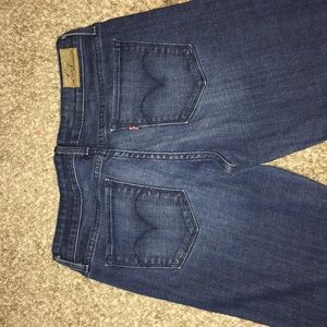 Levis Demi curve modern rise